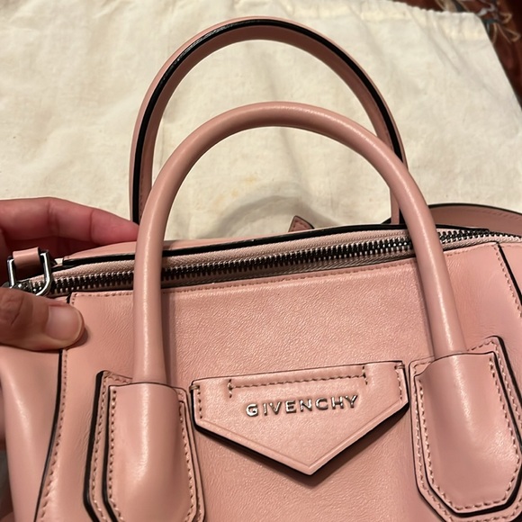 Authentic Givenchy Antigona - Picture 7 of 12